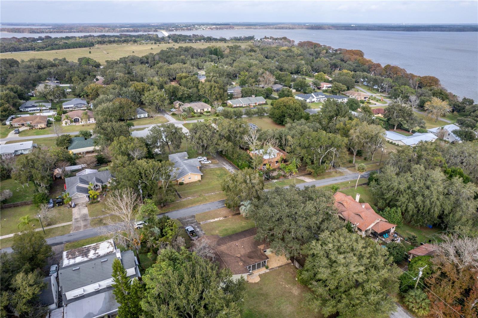 129 E LAUREL AVE, HOWEY IN THE HILLS, FL, 34737
