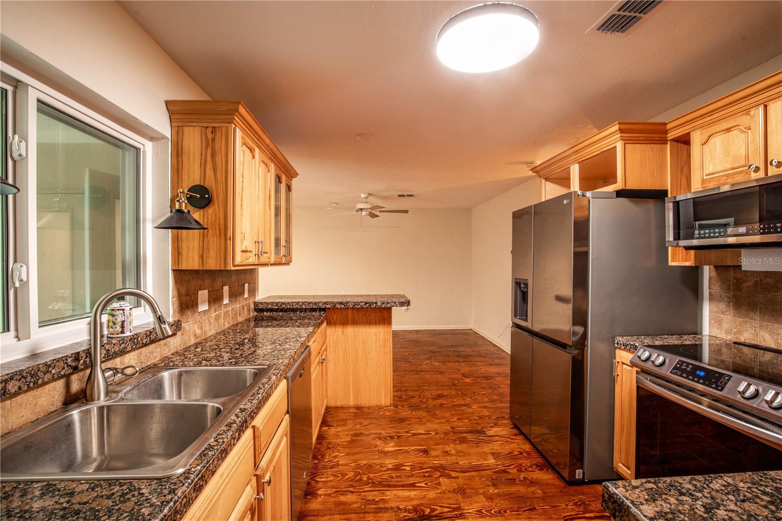 129 E LAUREL AVE, HOWEY IN THE HILLS, FL, 34737