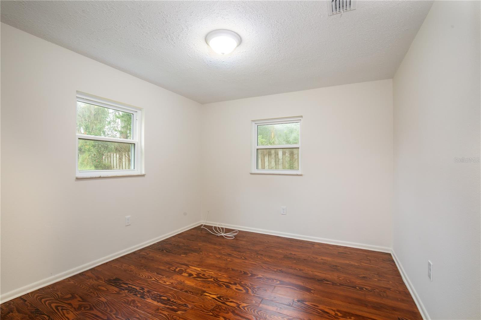 129 E LAUREL AVE, HOWEY IN THE HILLS, FL, 34737