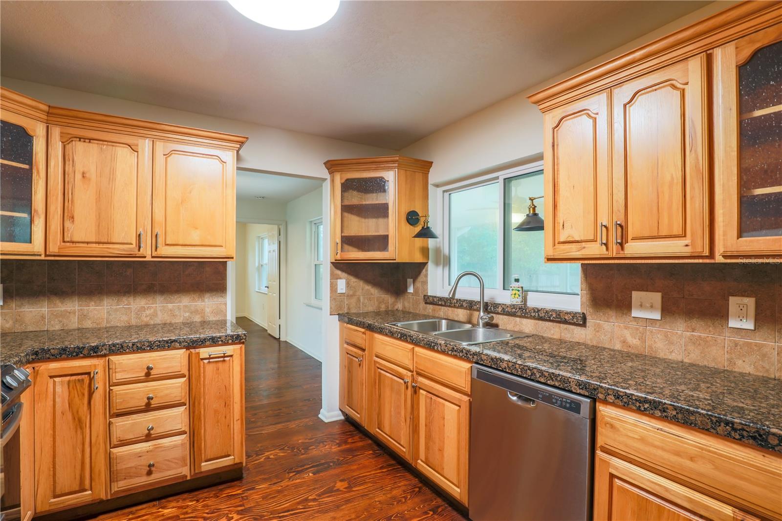 129 E LAUREL AVE, HOWEY IN THE HILLS, FL, 34737