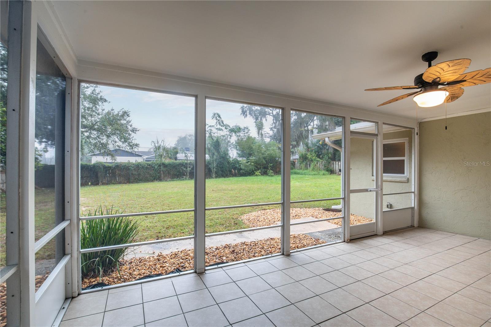 129 E LAUREL AVE, HOWEY IN THE HILLS, FL, 34737