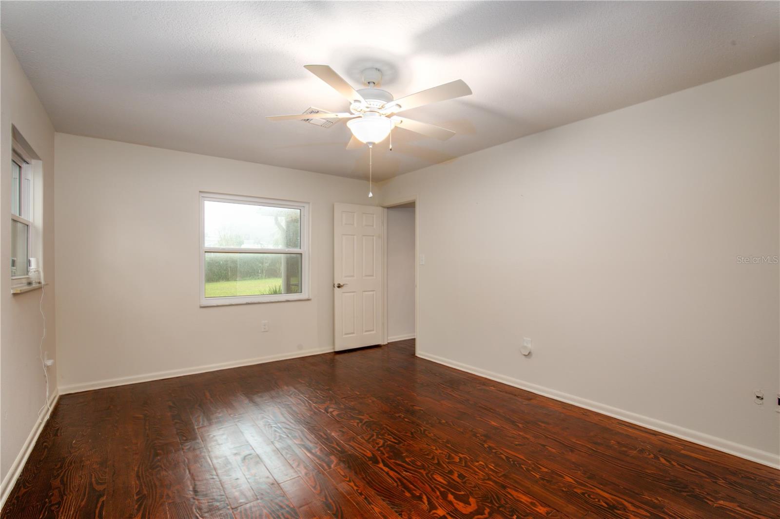 129 E LAUREL AVE, HOWEY IN THE HILLS, FL, 34737