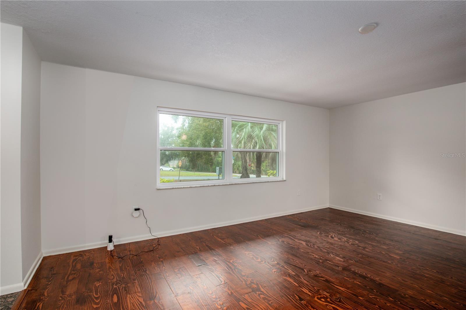 129 E LAUREL AVE, HOWEY IN THE HILLS, FL, 34737