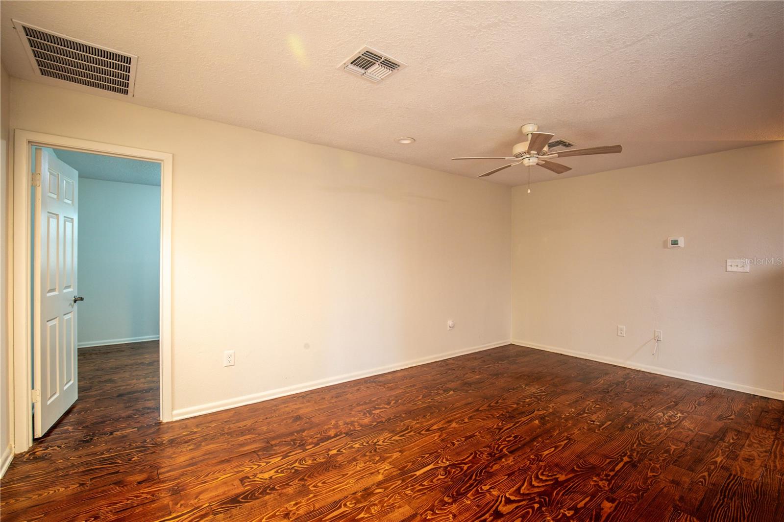 129 E LAUREL AVE, HOWEY IN THE HILLS, FL, 34737