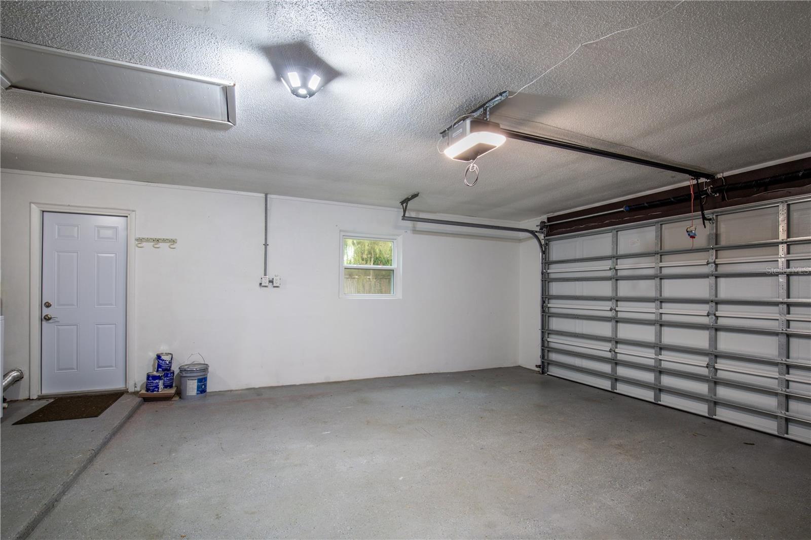 129 E LAUREL AVE, HOWEY IN THE HILLS, FL, 34737