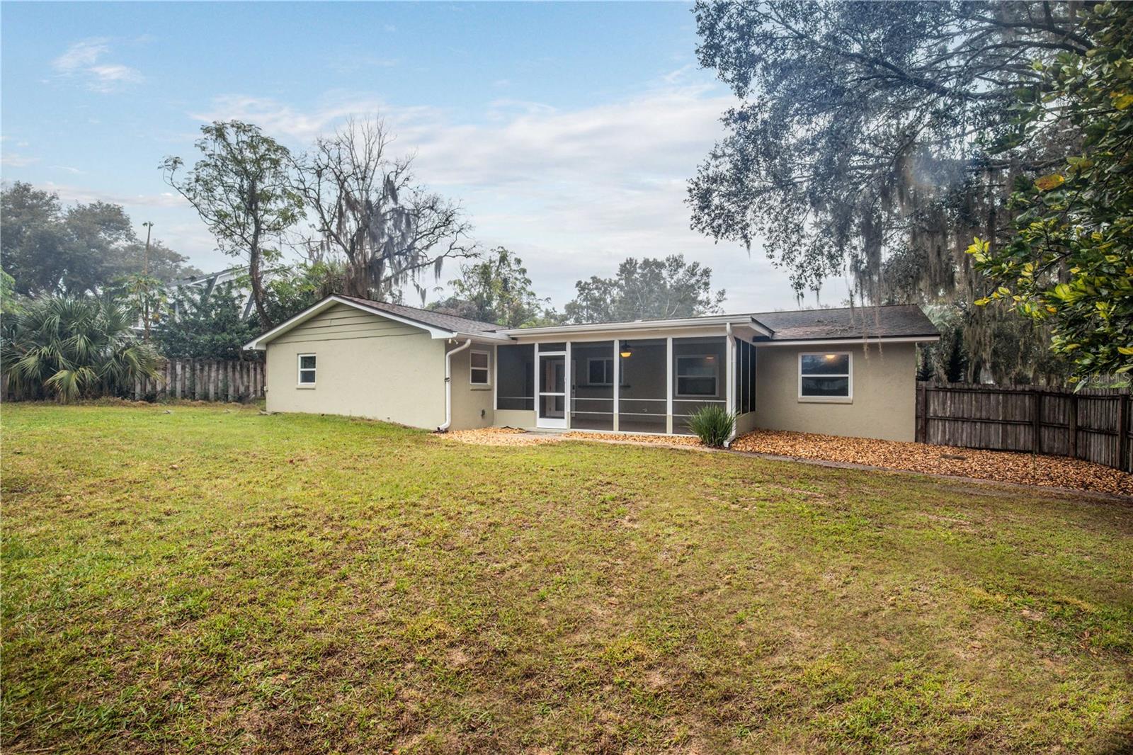 129 E LAUREL AVE, HOWEY IN THE HILLS, FL, 34737