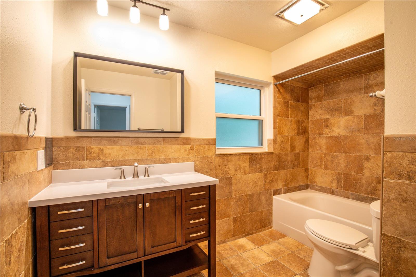 129 E LAUREL AVE, HOWEY IN THE HILLS, FL, 34737
