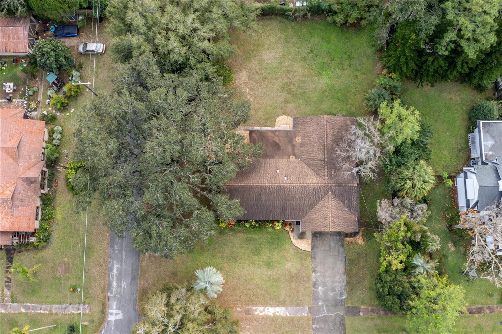 129 E LAUREL AVE, HOWEY IN THE HILLS, FL, 34737