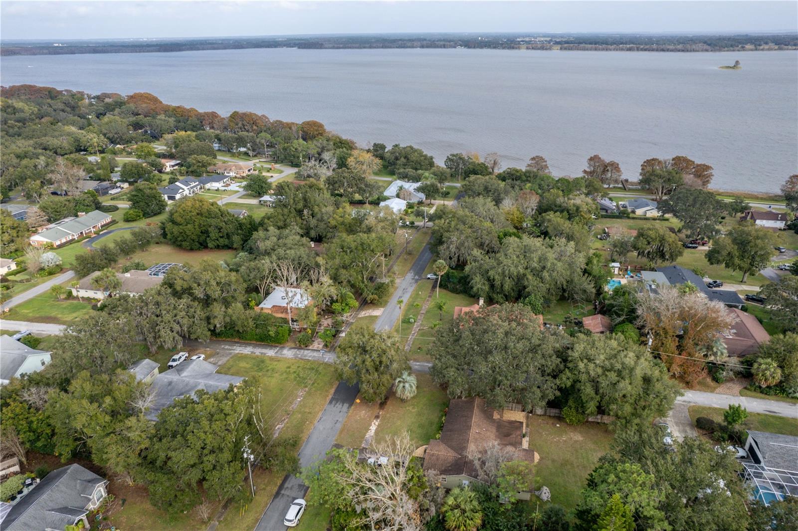 129 E LAUREL AVE, HOWEY IN THE HILLS, FL, 34737