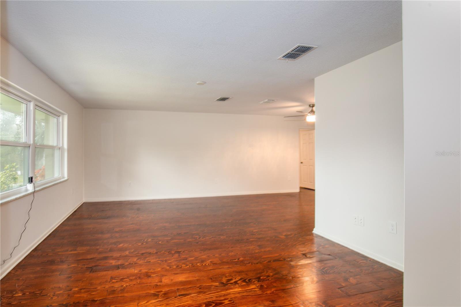 129 E LAUREL AVE, HOWEY IN THE HILLS, FL, 34737
