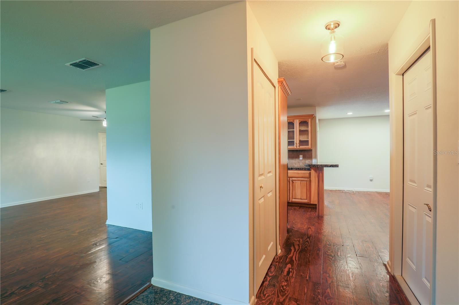 129 E LAUREL AVE, HOWEY IN THE HILLS, FL, 34737