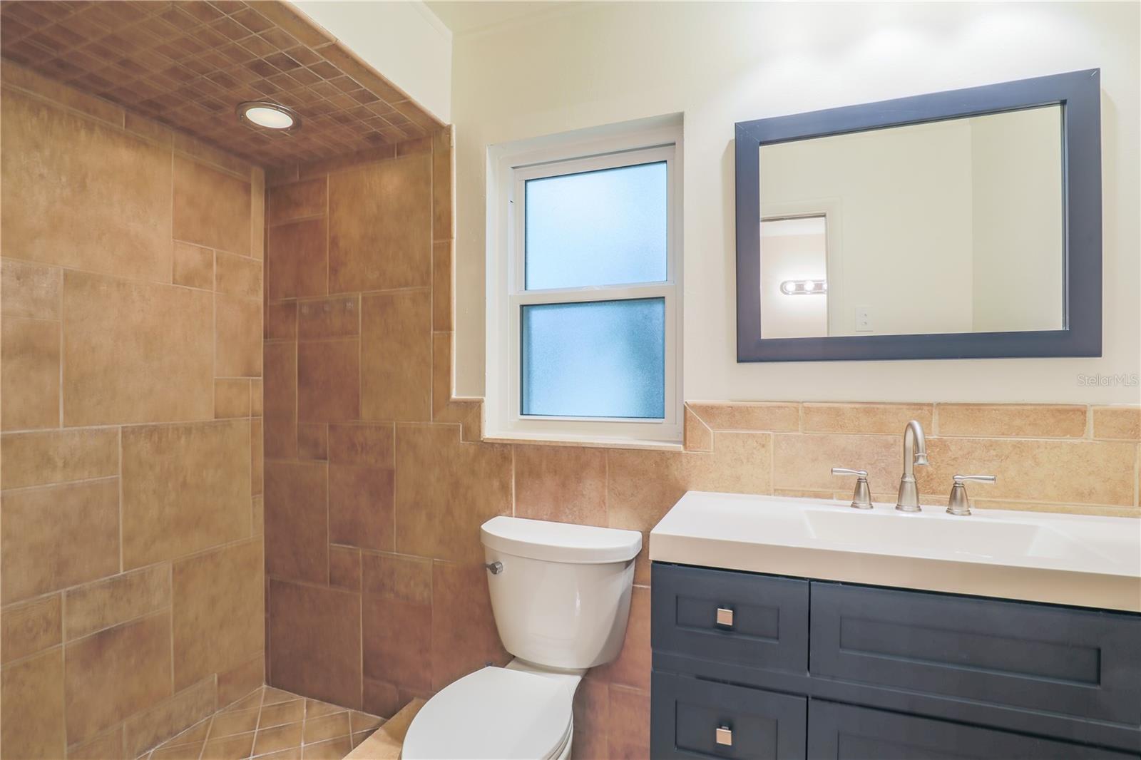 129 E LAUREL AVE, HOWEY IN THE HILLS, FL, 34737