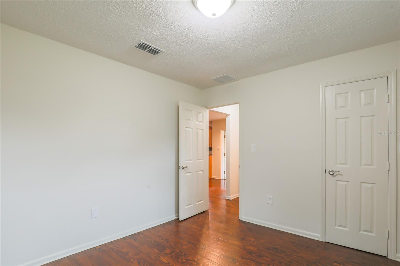 129 E LAUREL AVE, HOWEY IN THE HILLS, FL, 34737