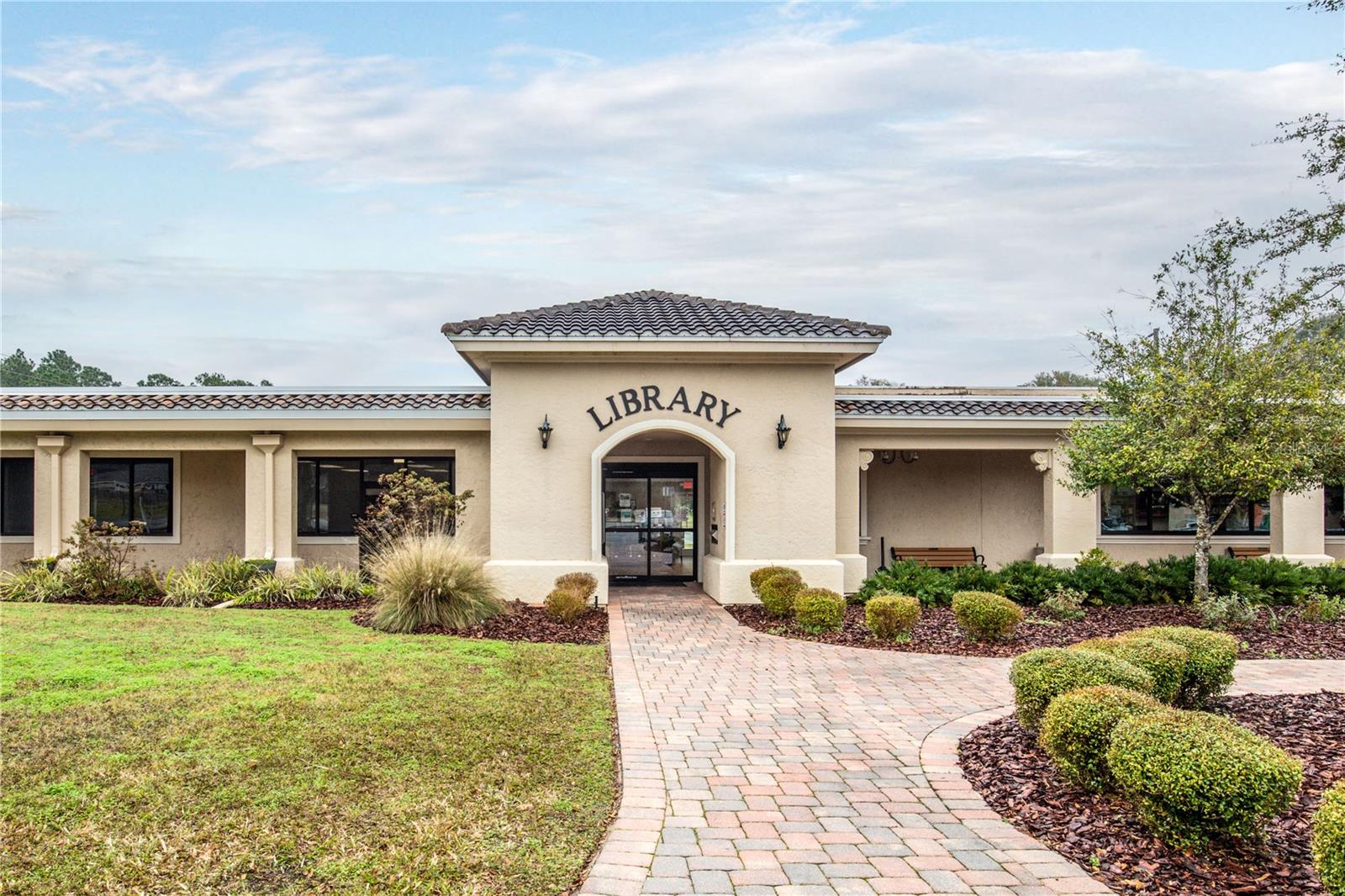 129 E LAUREL AVE, HOWEY IN THE HILLS, FL, 34737