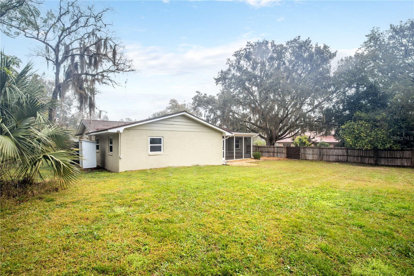 129 E LAUREL AVE, HOWEY IN THE HILLS, FL, 34737
