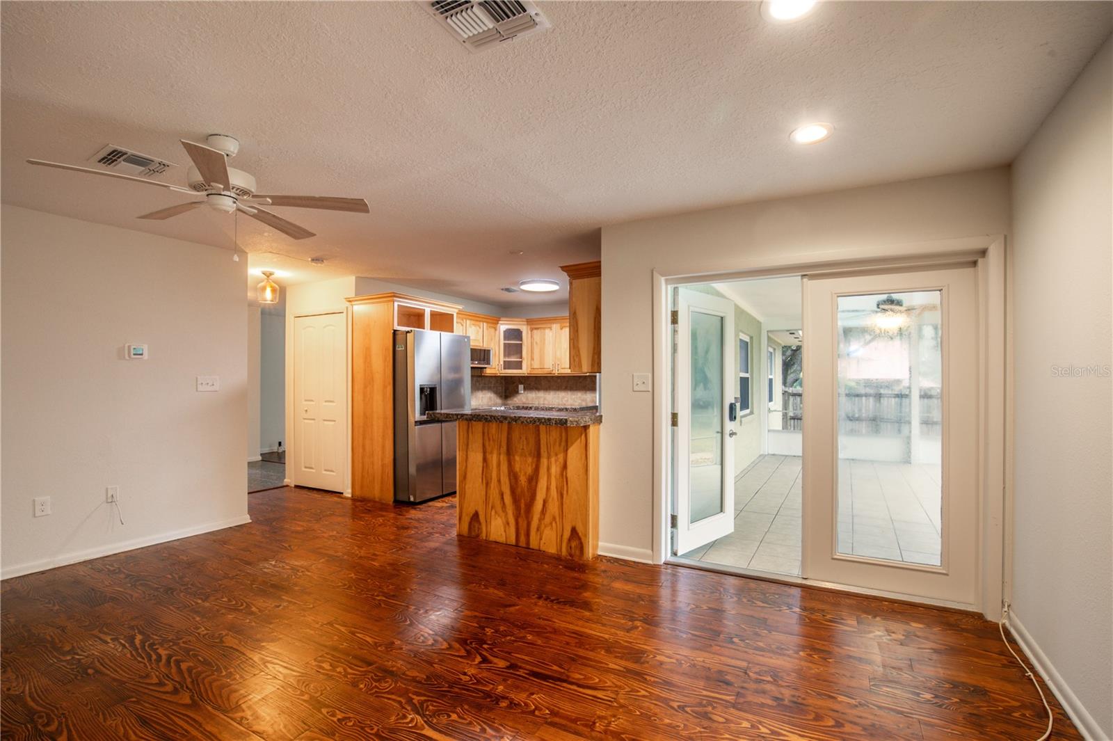 129 E LAUREL AVE, HOWEY IN THE HILLS, FL, 34737