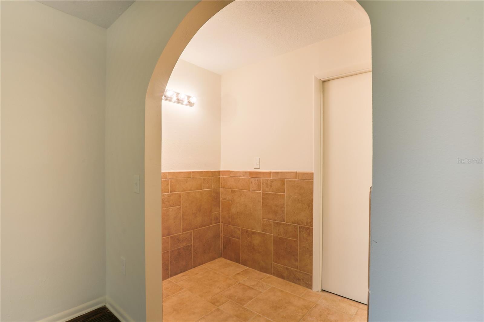 129 E LAUREL AVE, HOWEY IN THE HILLS, FL, 34737