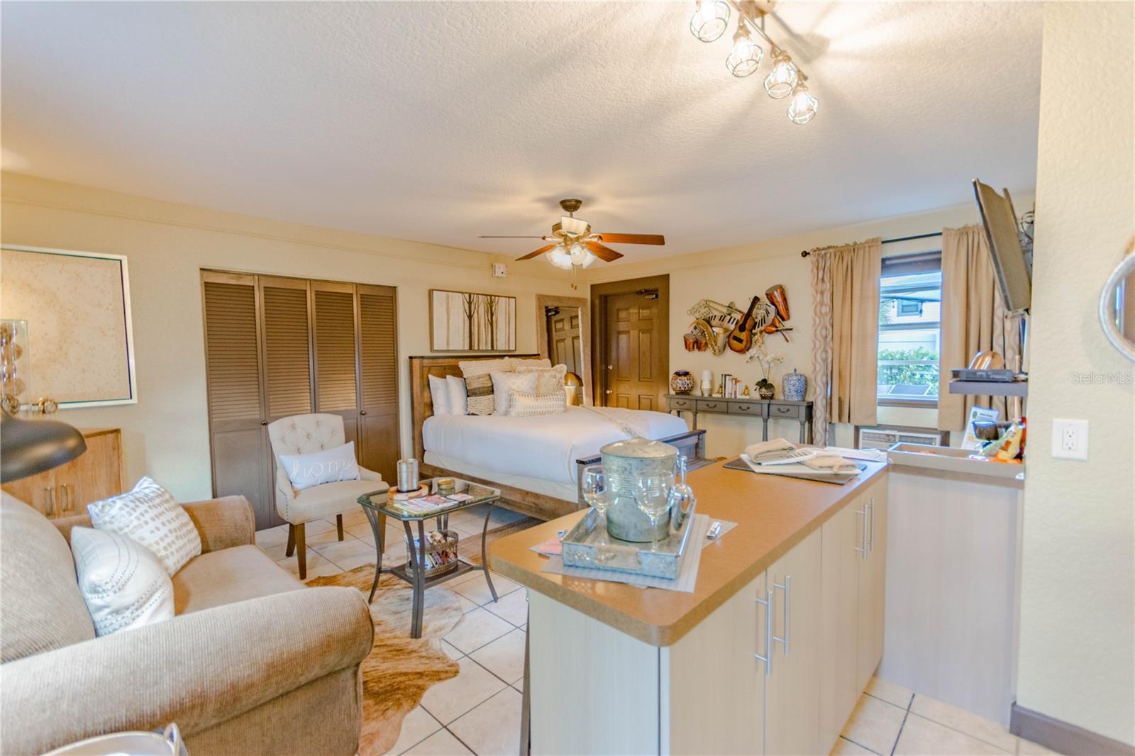 600 OAKRIDGE BLVD, DAYTONA BEACH, FL, 32118