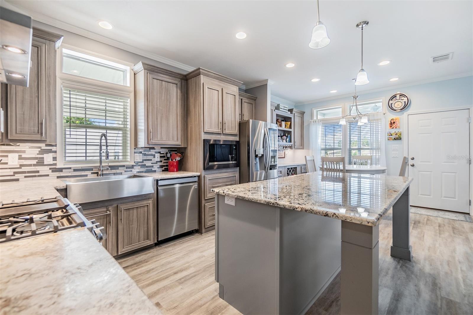 37047 NEUKOM AVE, ZEPHYRHILLS, FL, 33541