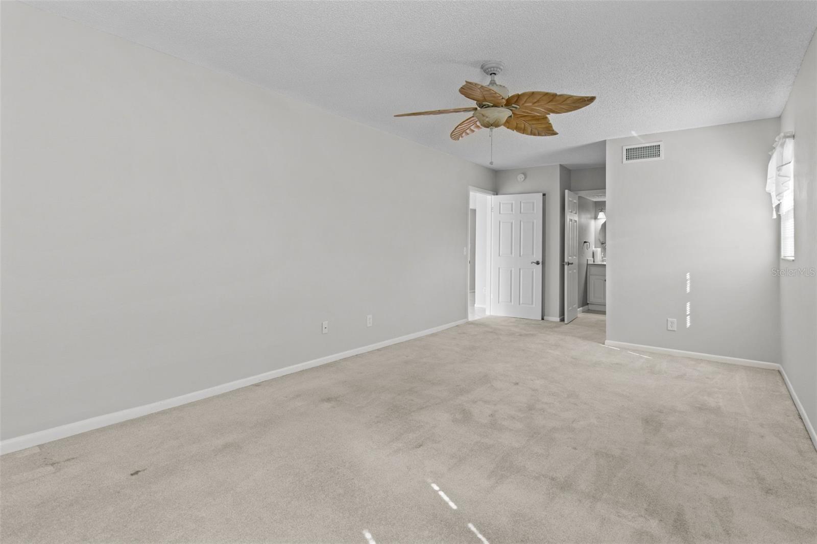 1750 BELLEAIR FOREST DR #B5, BELLEAIR, FL, 33756