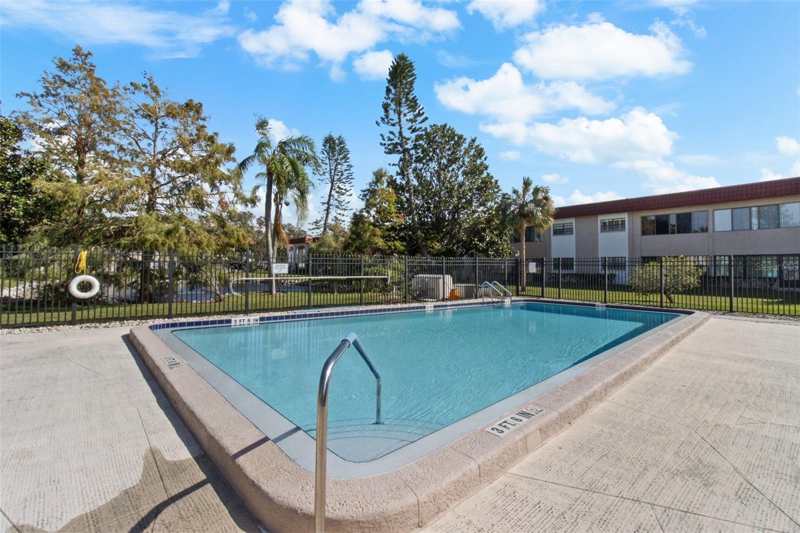 1750 BELLEAIR FOREST DR #B5, BELLEAIR, FL, 33756