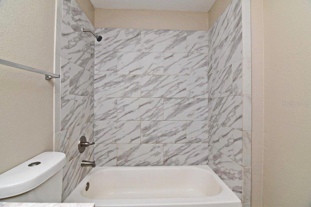 110 ANGELES RD, DEBARY, FL, 32713