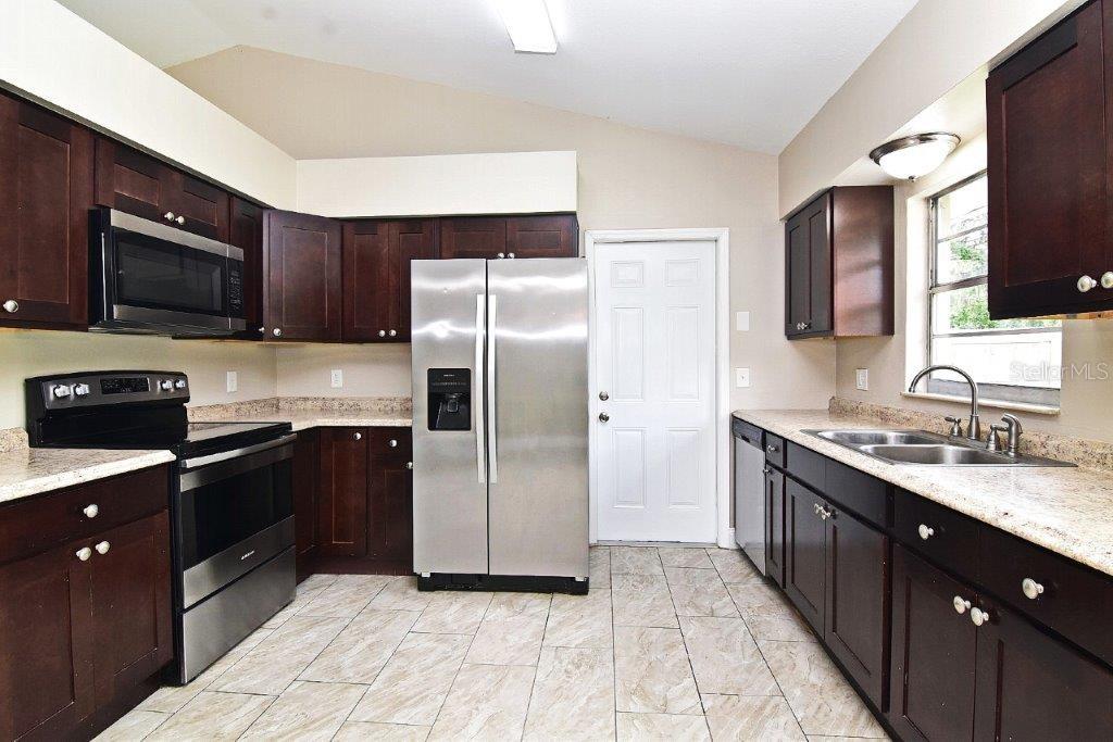 110 ANGELES RD, DEBARY, FL, 32713