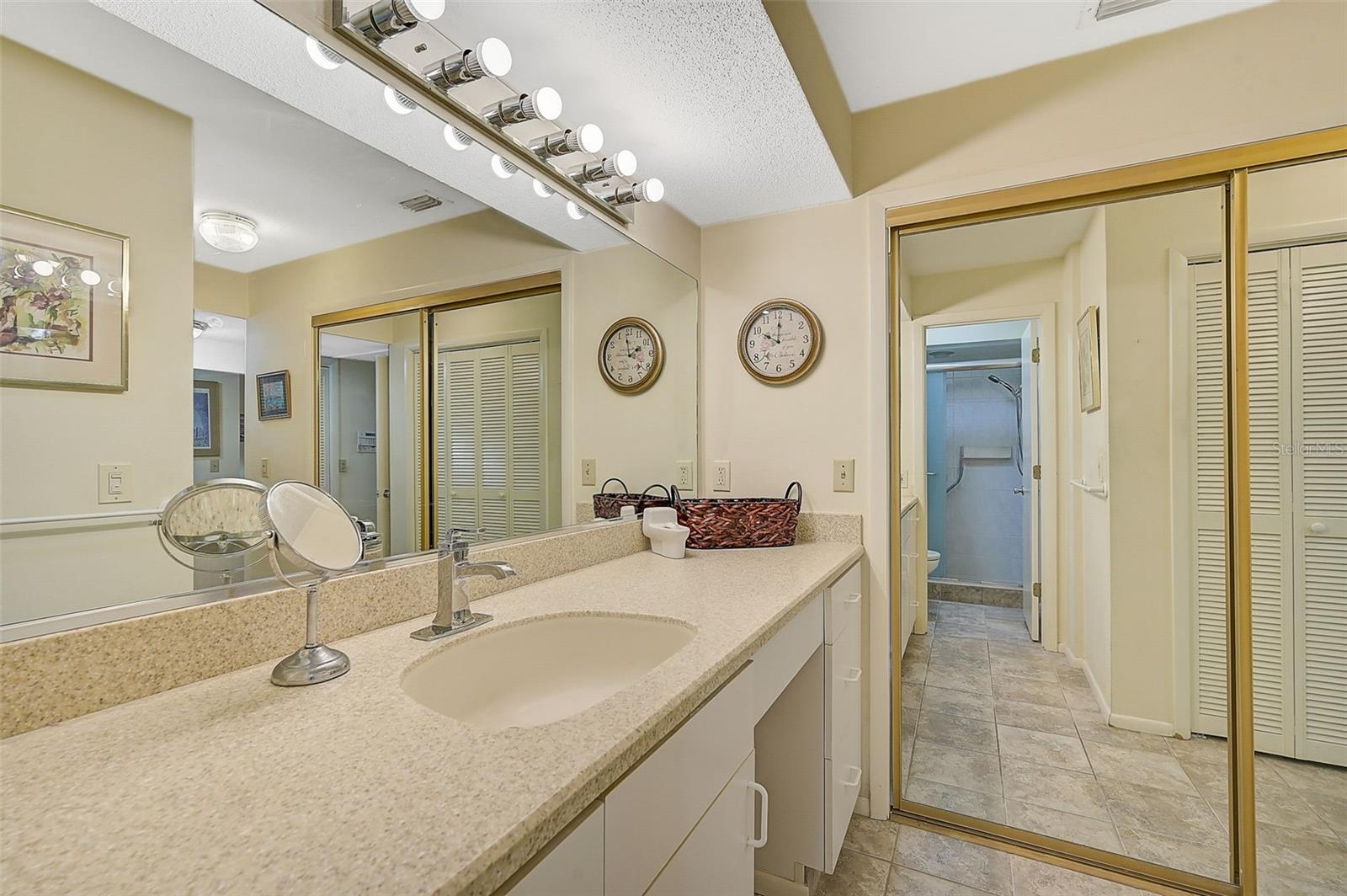 1402 GRAND BLVD #240, SARASOTA, FL, 34232