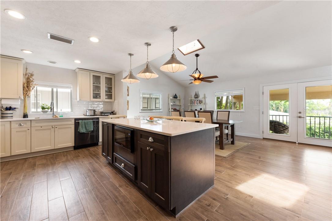 17601 1ST ST E, REDINGTON SHORES, FL, 33708