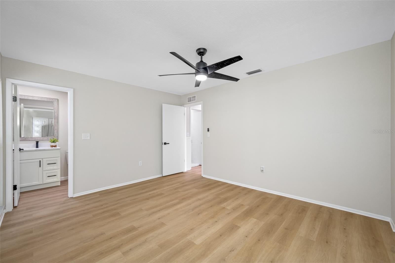 1614 E GROVELEAF AVE, PALM HARBOR, FL, 34683