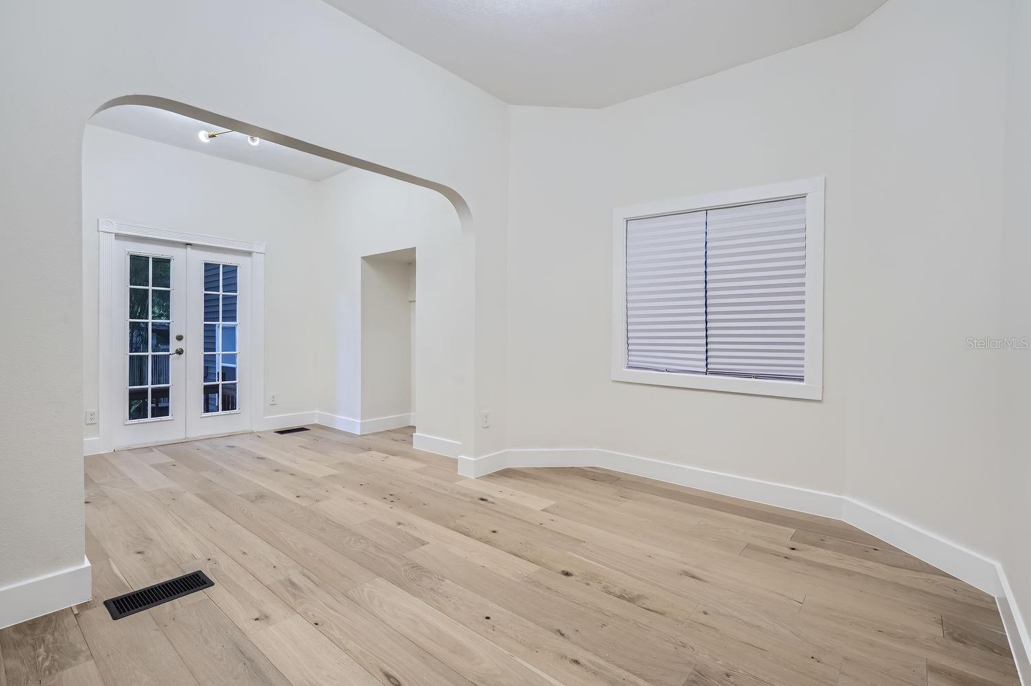 734 S MILLS AVE, ORLANDO, FL, 32801