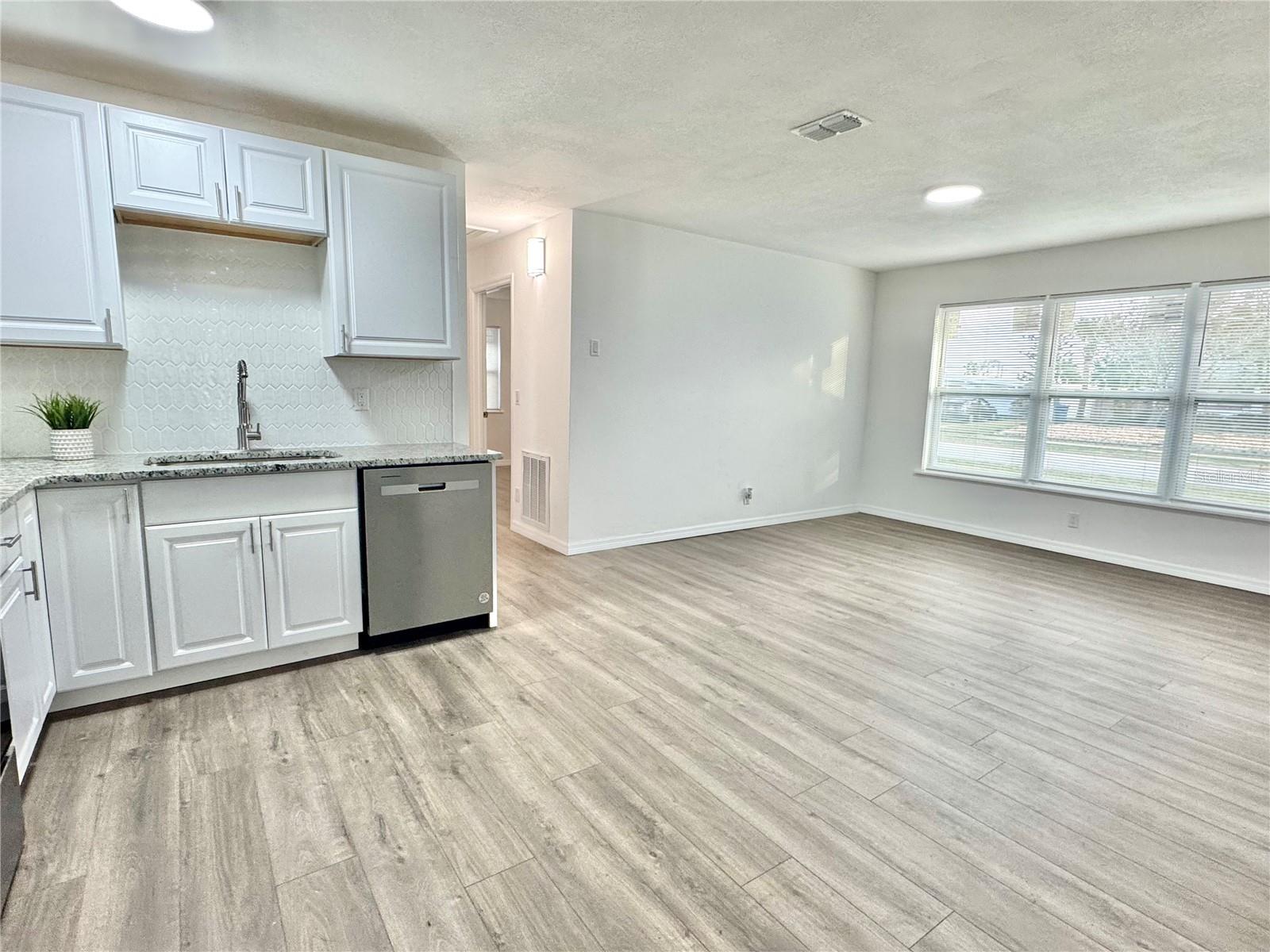 111 LYNNHURST DR, ORMOND BEACH, FL, 32176