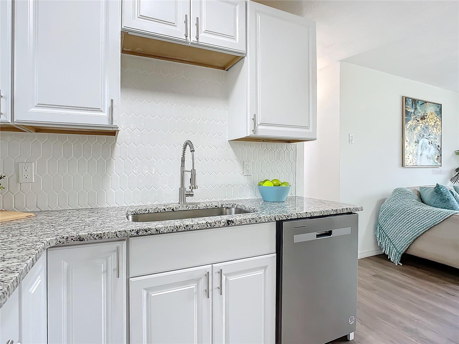 111 LYNNHURST DR, ORMOND BEACH, FL, 32176