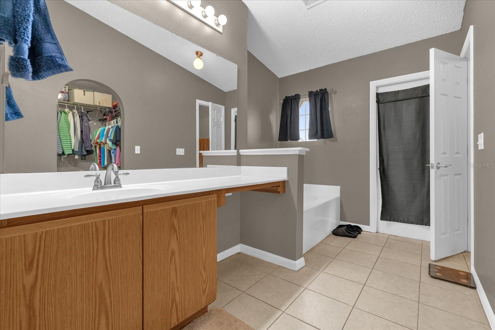 911 VASSAR DR, EUSTIS, FL, 32726