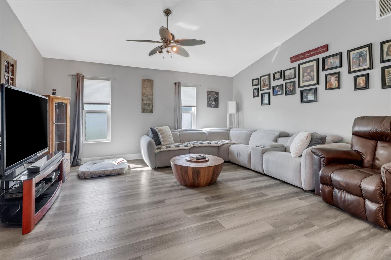 1009 SE 5TH AVE, CAPE CORAL, FL, 33990