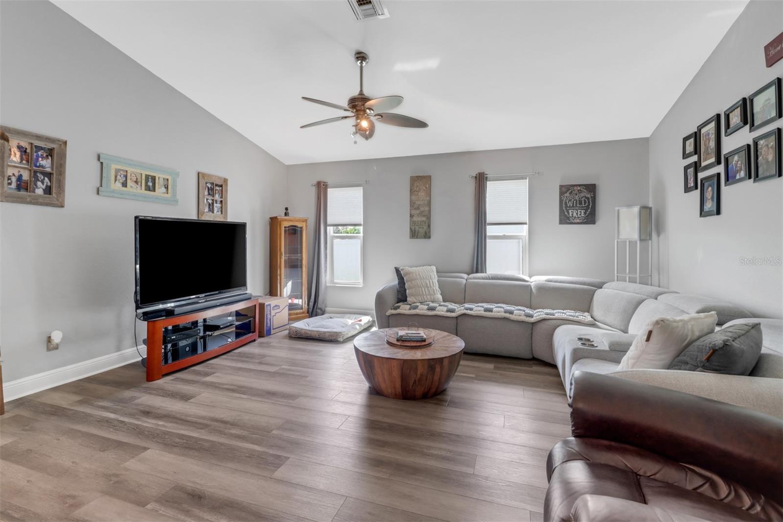 1009 SE 5TH AVE, CAPE CORAL, FL, 33990