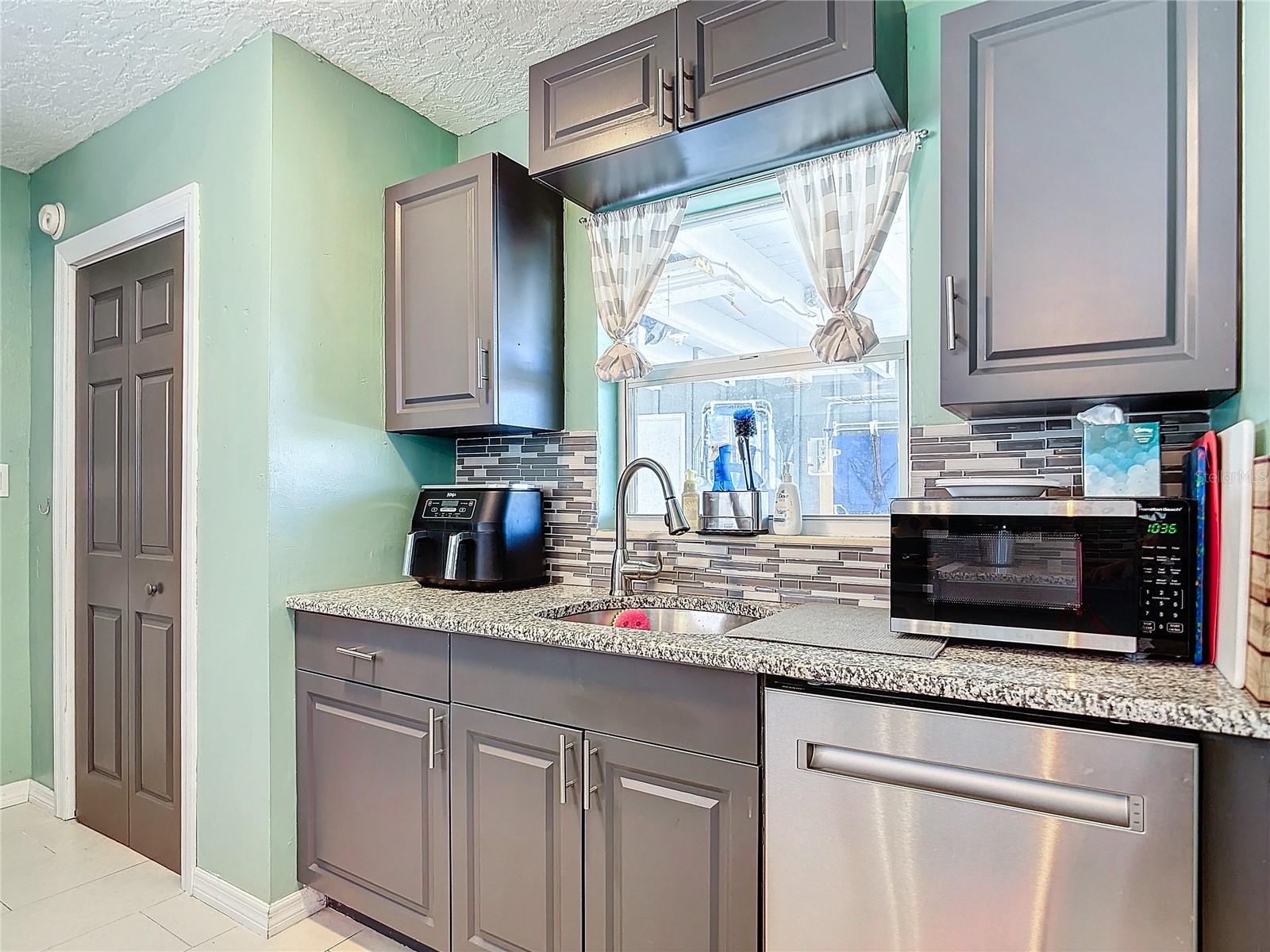 21524 EDGEWATER DR, PORT CHARLOTTE, FL, 33952