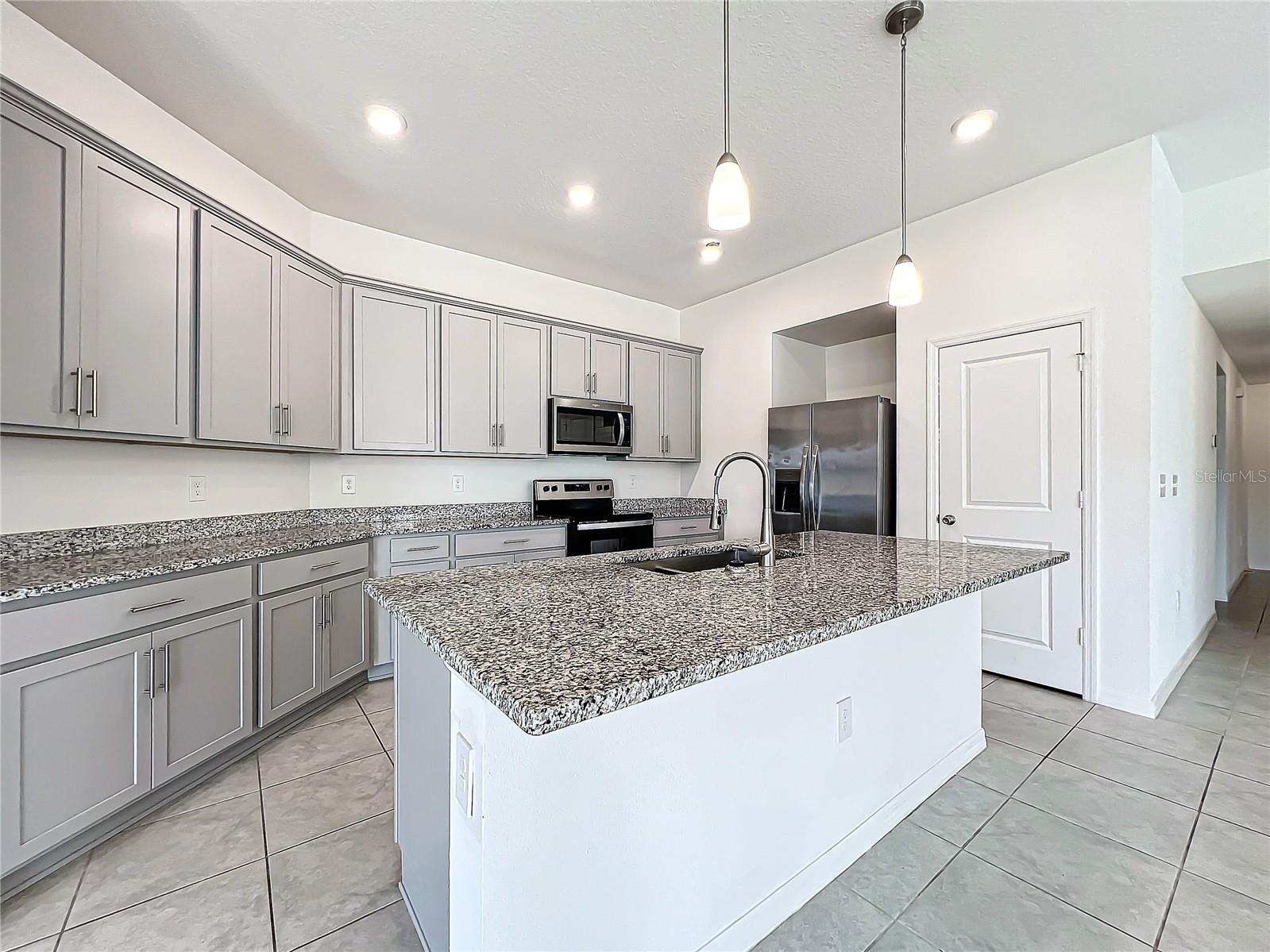 1028 MATTIE POINTE WAY, AUBURNDALE, FL, 33823