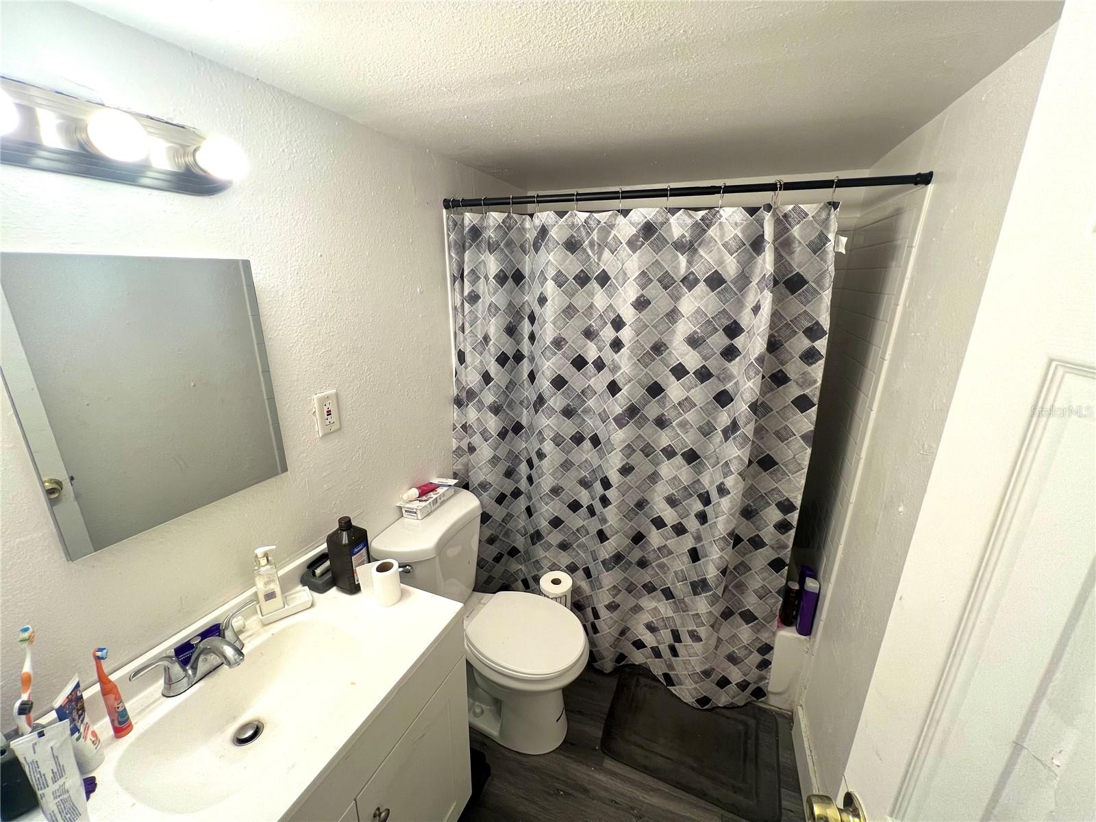 7 N CHRISTIANA AVE, APOPKA, FL, 32703