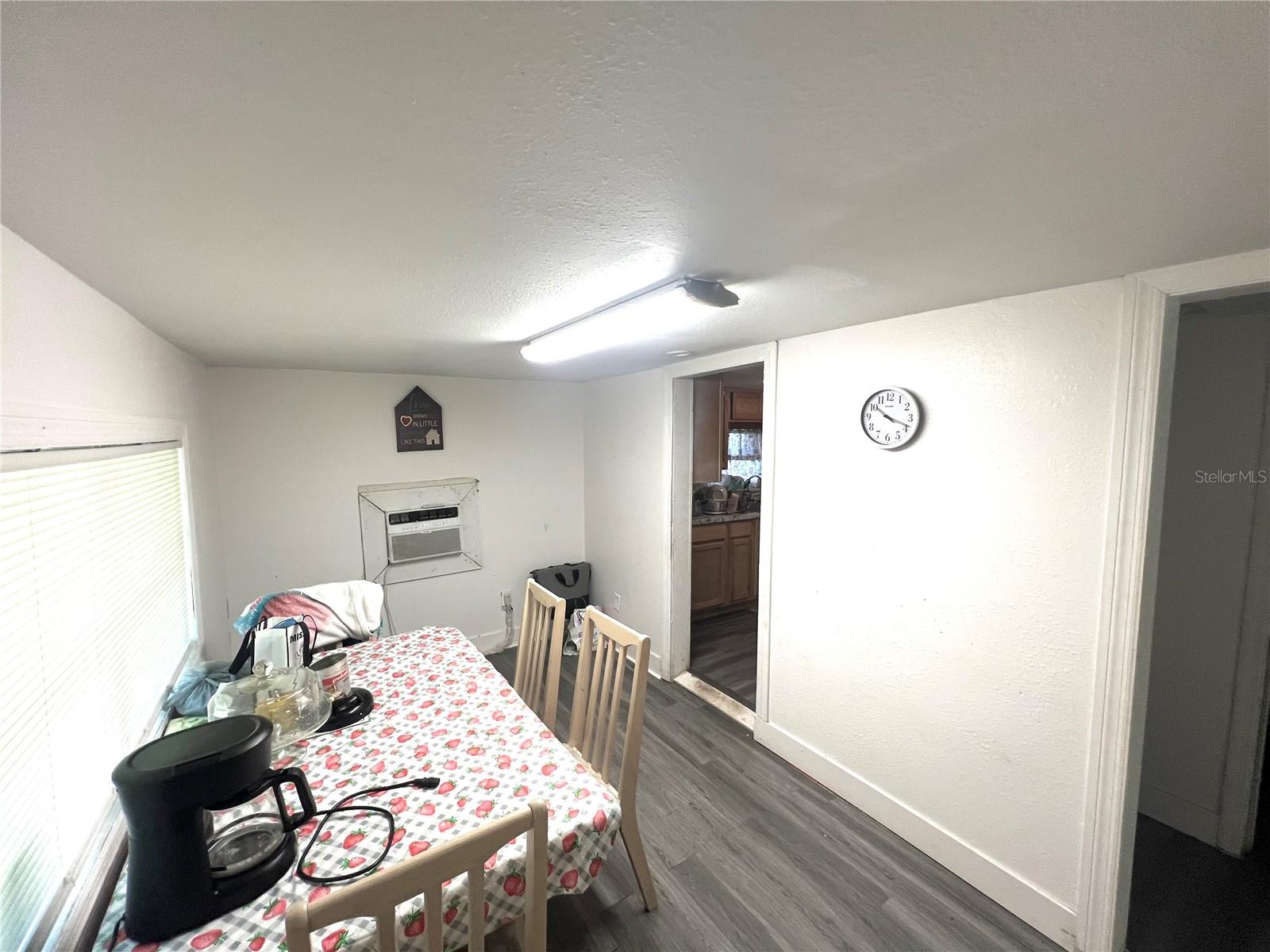 7 N CHRISTIANA AVE, APOPKA, FL, 32703