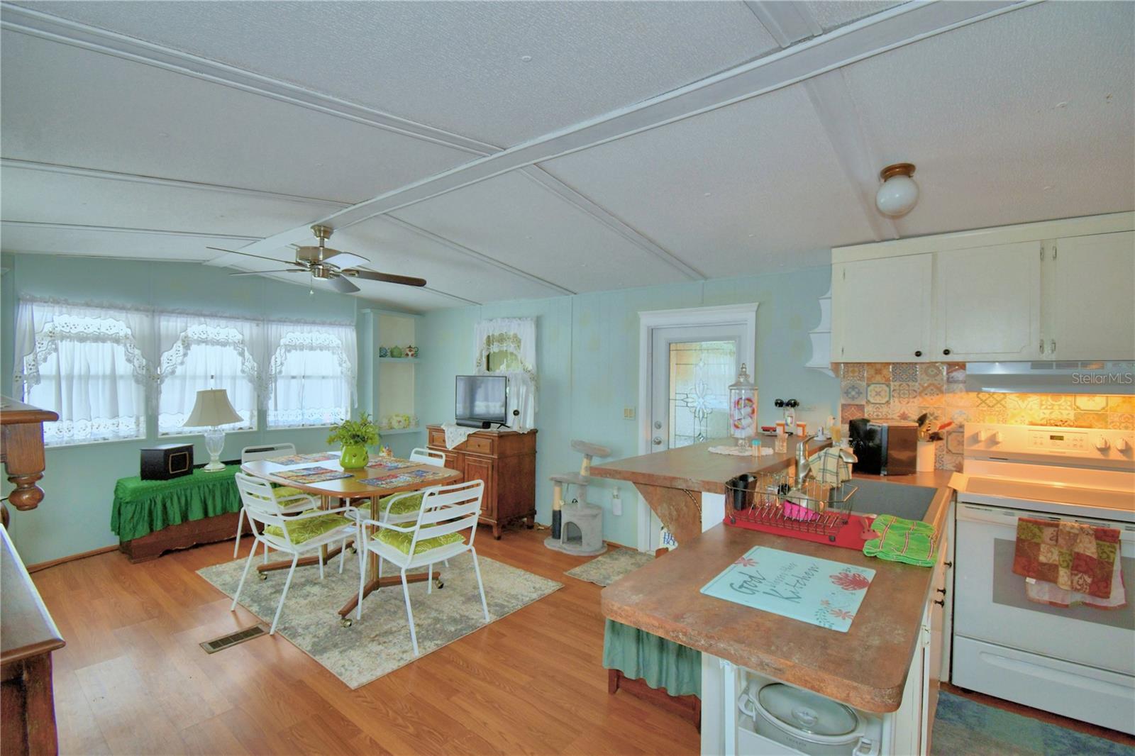 P4932577 Property Photo