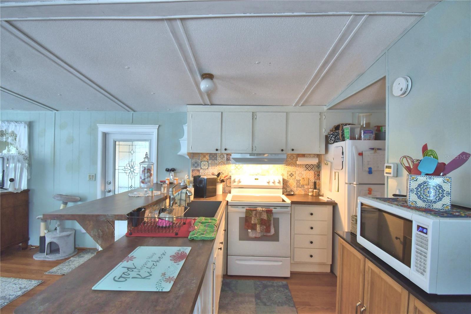 P4932577 Property Photo