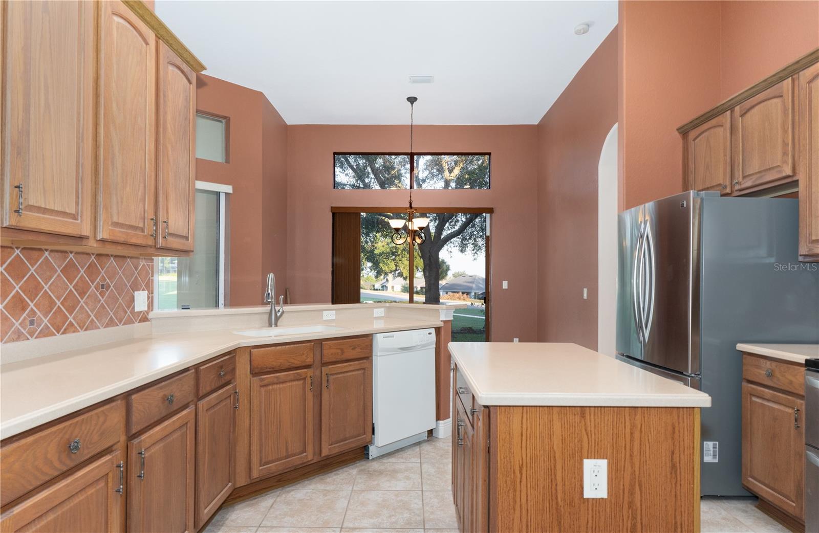 38748 LAKEVIEW WALK, LADY LAKE, FL, 32159