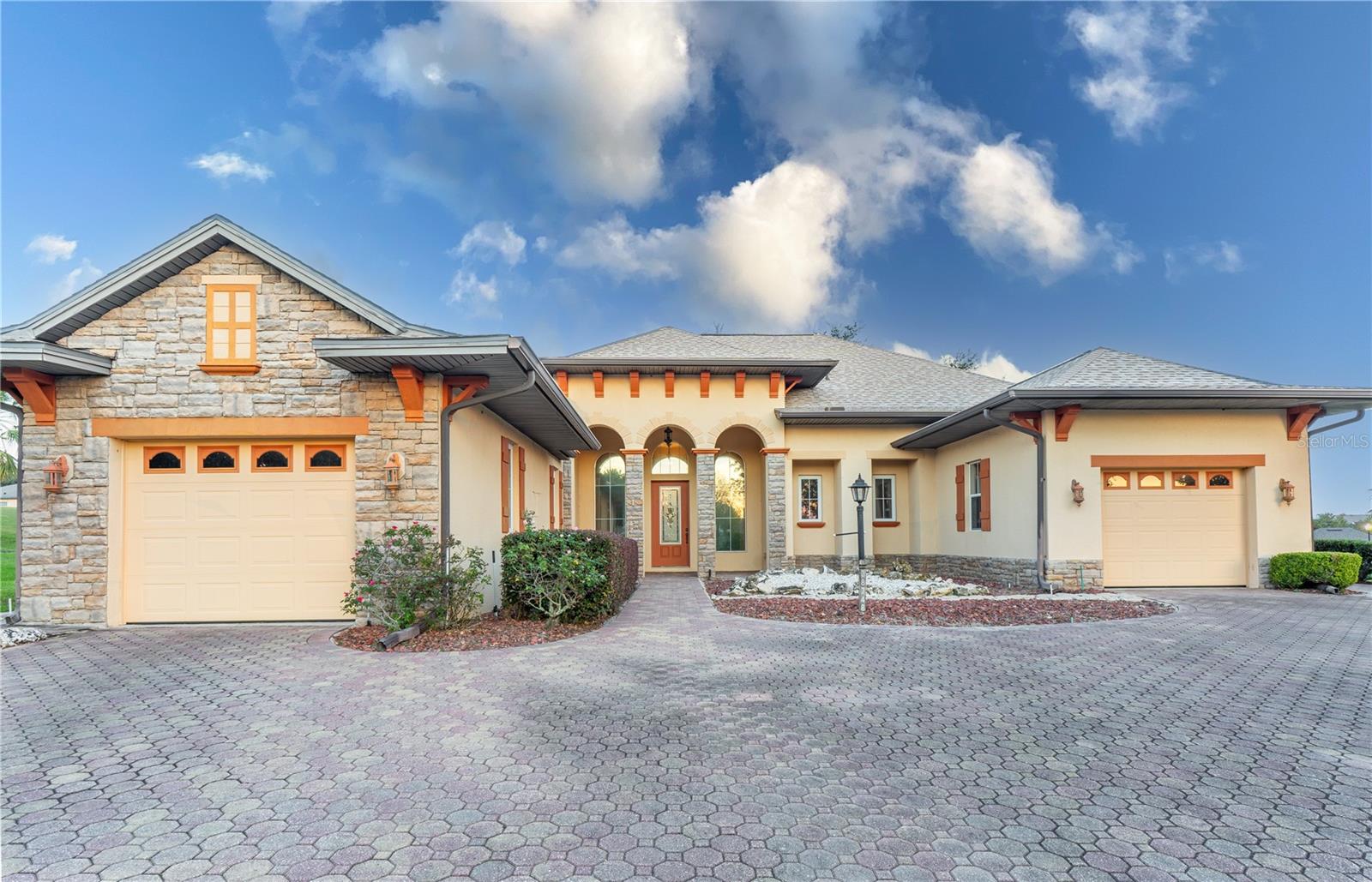 38748 LAKEVIEW WALK, LADY LAKE, FL, 32159