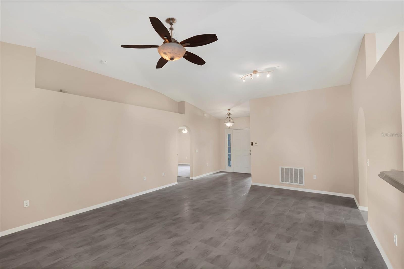 217 WINDING COVE AVE, APOPKA, FL, 32703