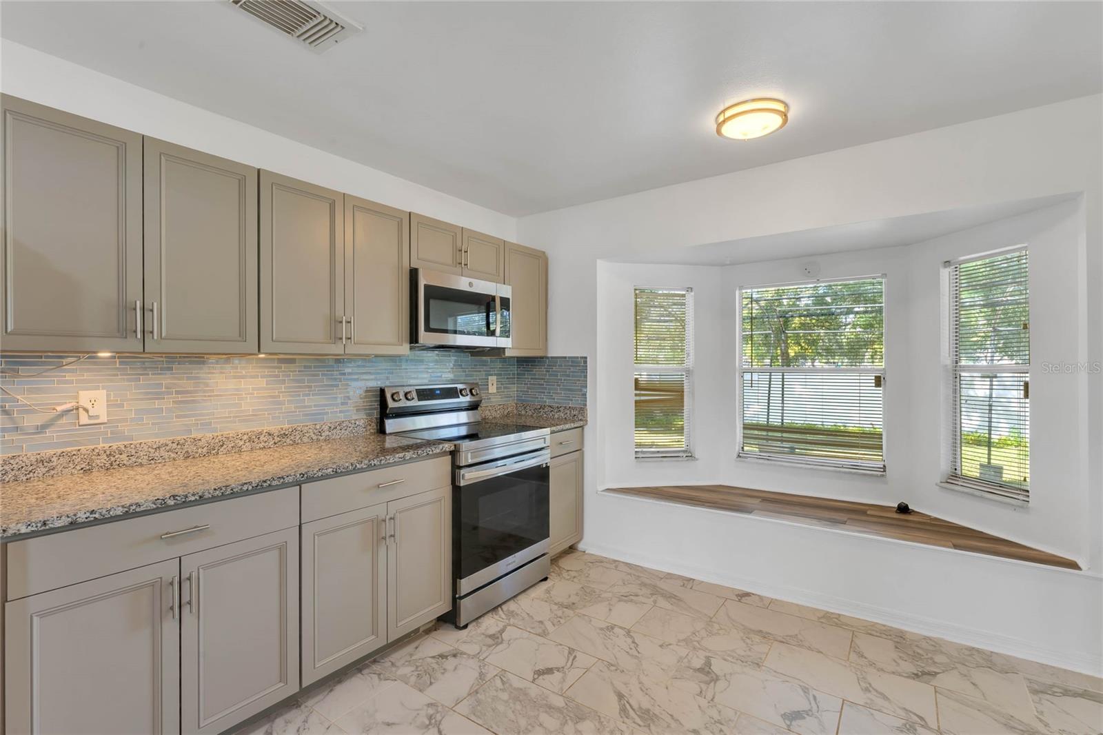 9327 SPRING VALE DR, ORLANDO, FL, 32825