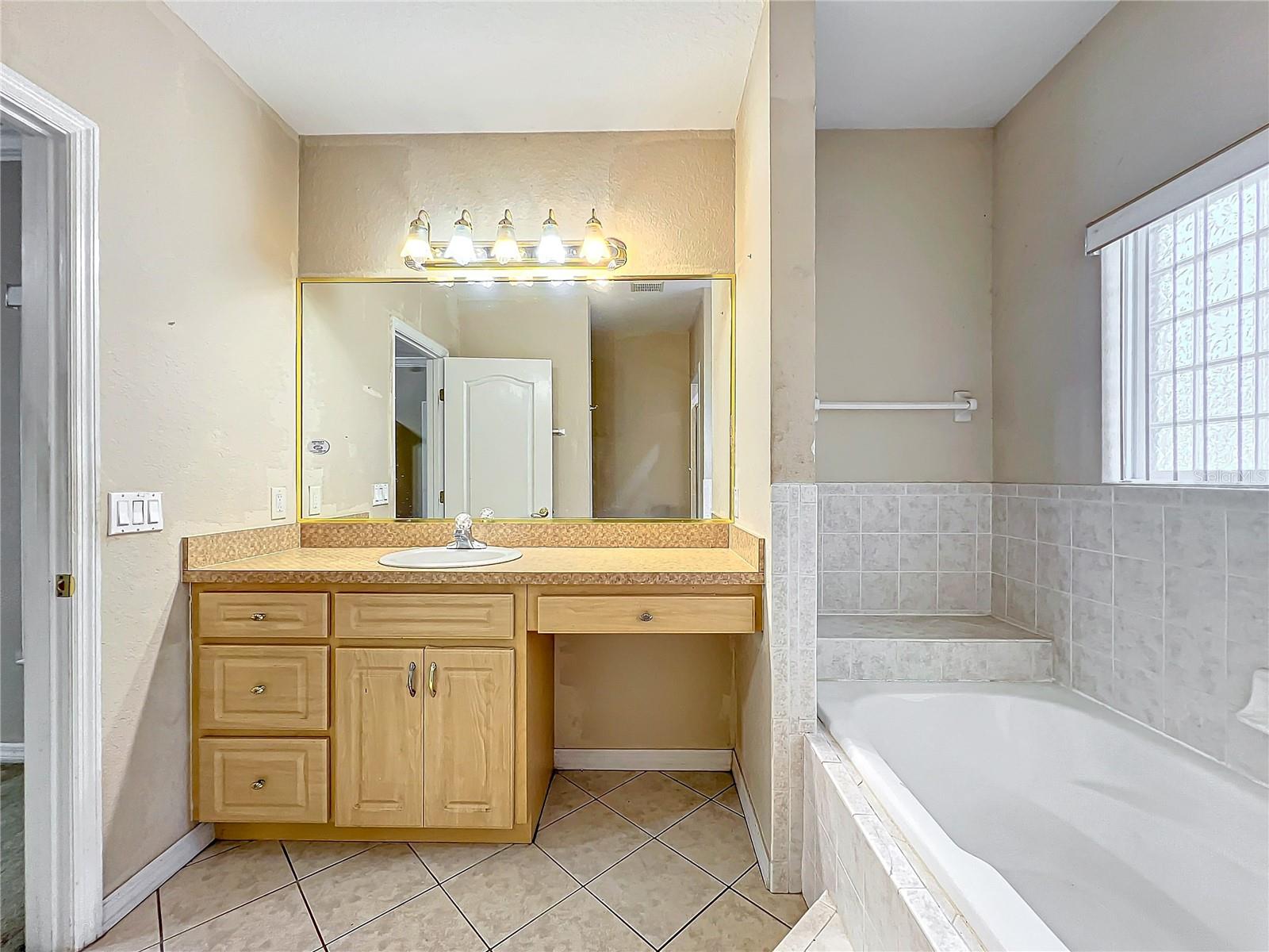 944 HICKS RD, LAKELAND, FL, 33813