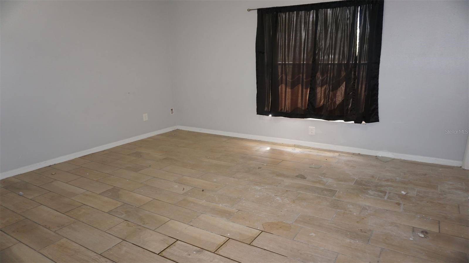 1801 E NAVAJO AVE, TAMPA, FL, 33612
