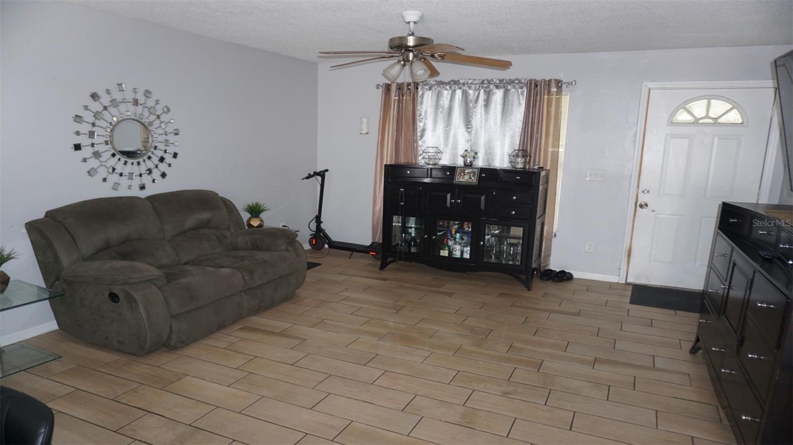 1801 E NAVAJO AVE, TAMPA, FL, 33612