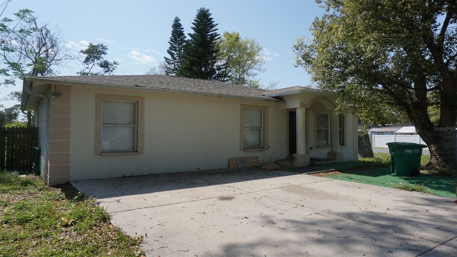 1801 E NAVAJO AVE, TAMPA, FL, 33612